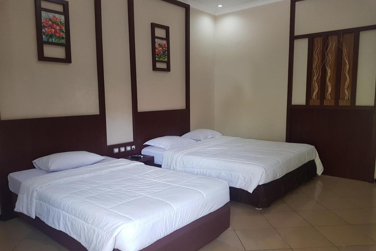 Oyo 2671 Wisma Djaja Syariah Bojonegoro Exterior foto