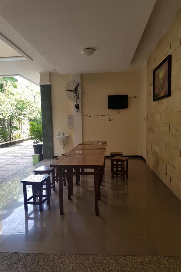 Oyo 2671 Wisma Djaja Syariah Bojonegoro Exterior foto