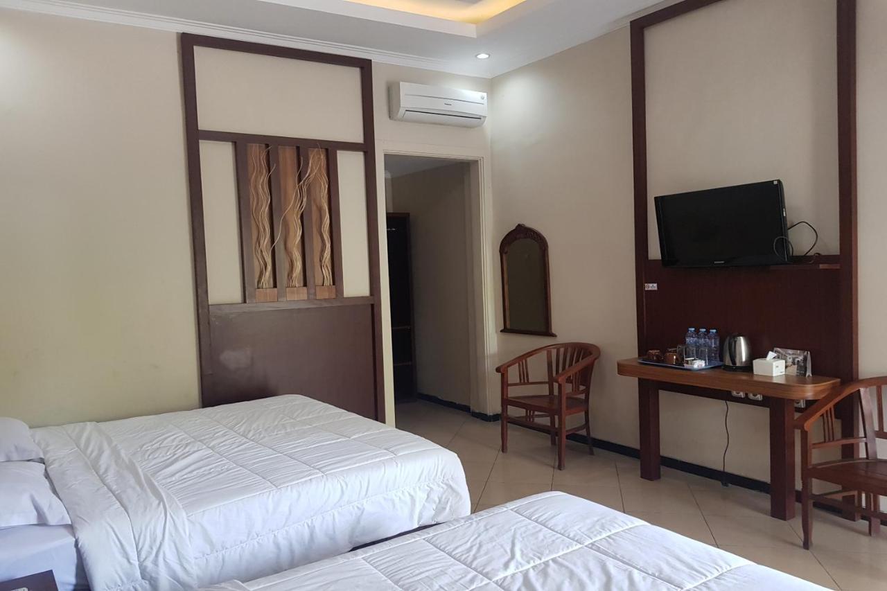 Oyo 2671 Wisma Djaja Syariah Bojonegoro Exterior foto