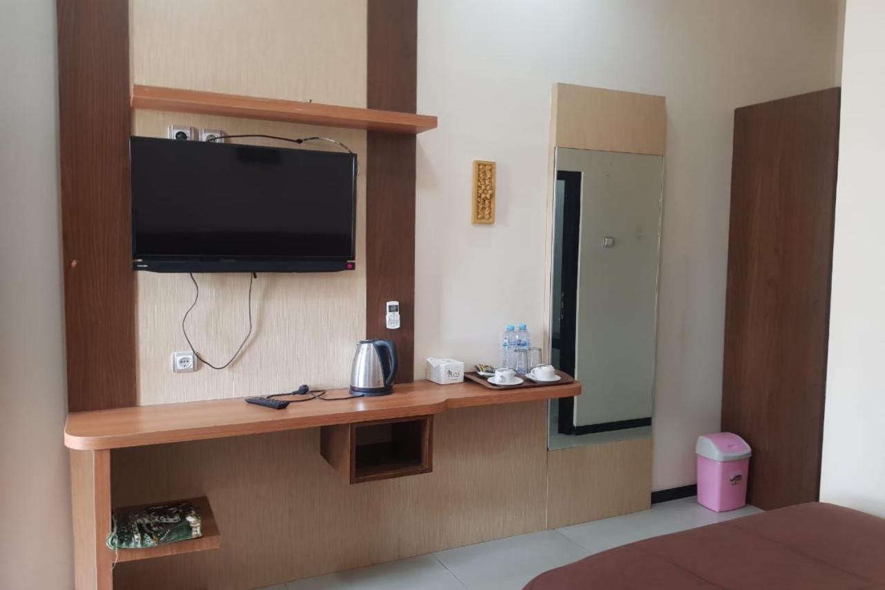 Oyo 2671 Wisma Djaja Syariah Bojonegoro Exterior foto